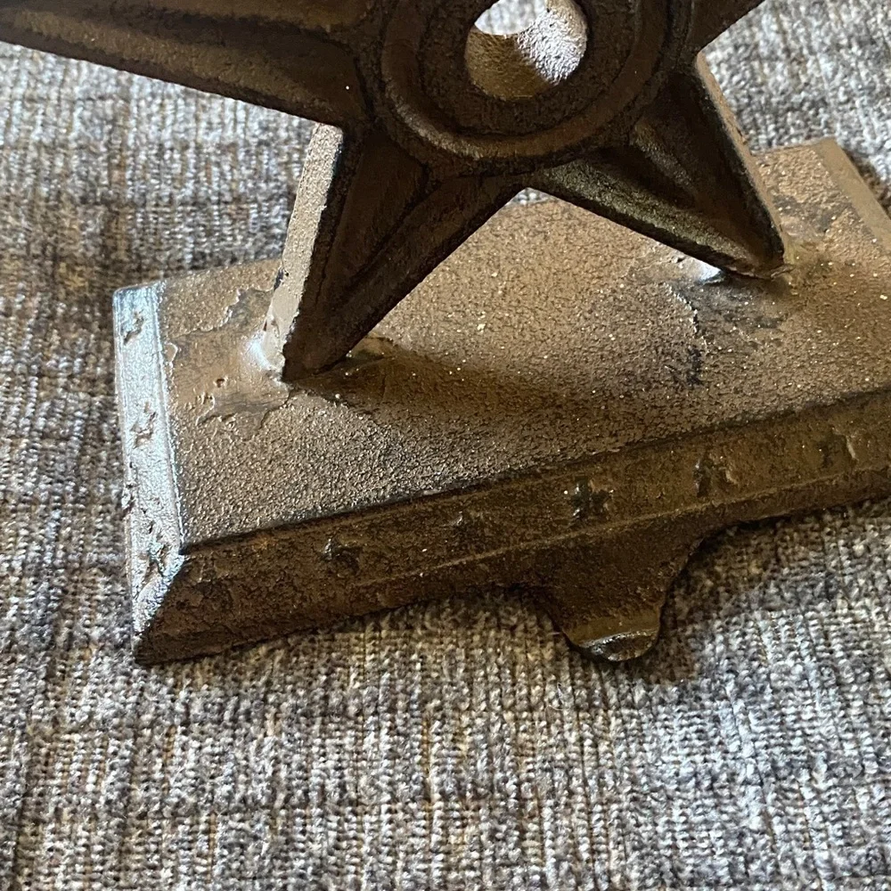 Rustic Star Shaped Metal Decor. Cast Iron Stocking Holder. Brown.